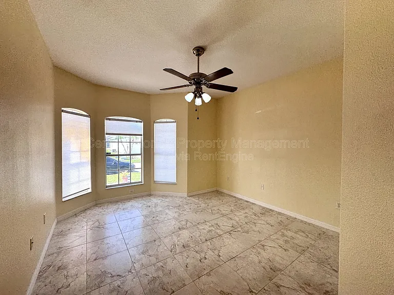 140 Moss Ln — Photo 2