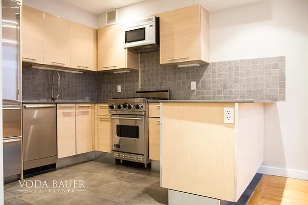 Rented by Voda Bauer Real Estate | media 27