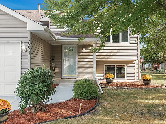 3rd image of 10617 Kahler Cir NE