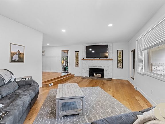4th image of 4423 Rimrock Rd