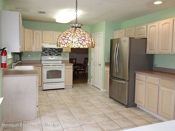 2nd image of 6 Strawberry Ln