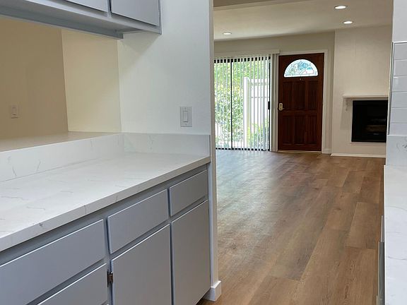 5th image of 20-15031 Chatsworth St #20