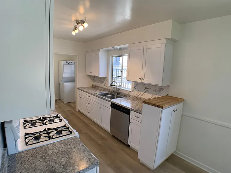 1526 Dixon St — Photo 10