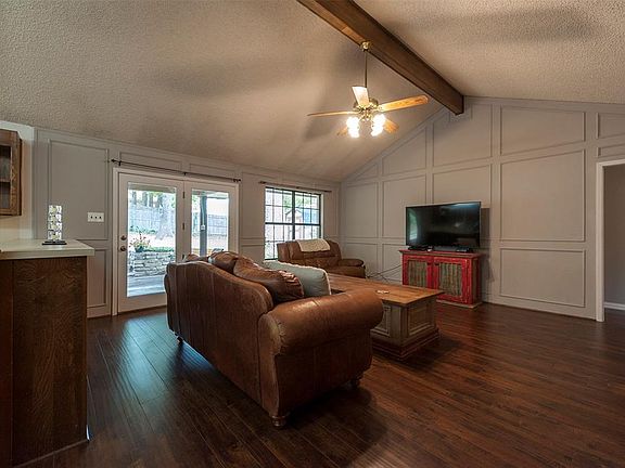 5th image of 209 Guinevere Dr