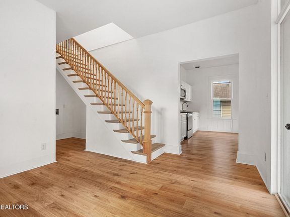 4th image of 2501 E 5th Ave