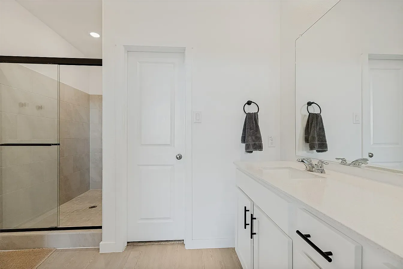 3 bed, 1973 sqft, $2,500 — Photo 4