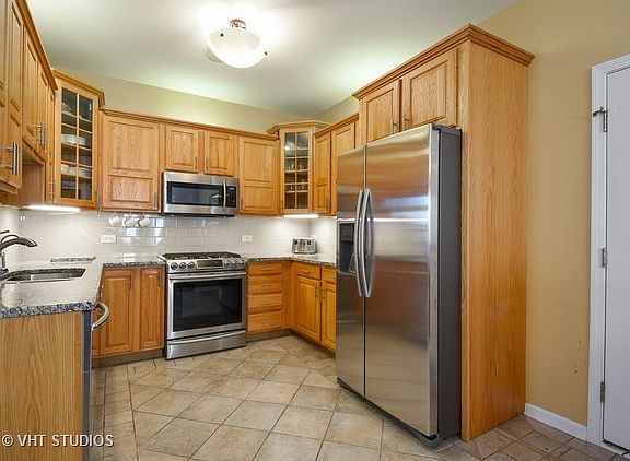 3rd image of 1061 W Sutton Ct