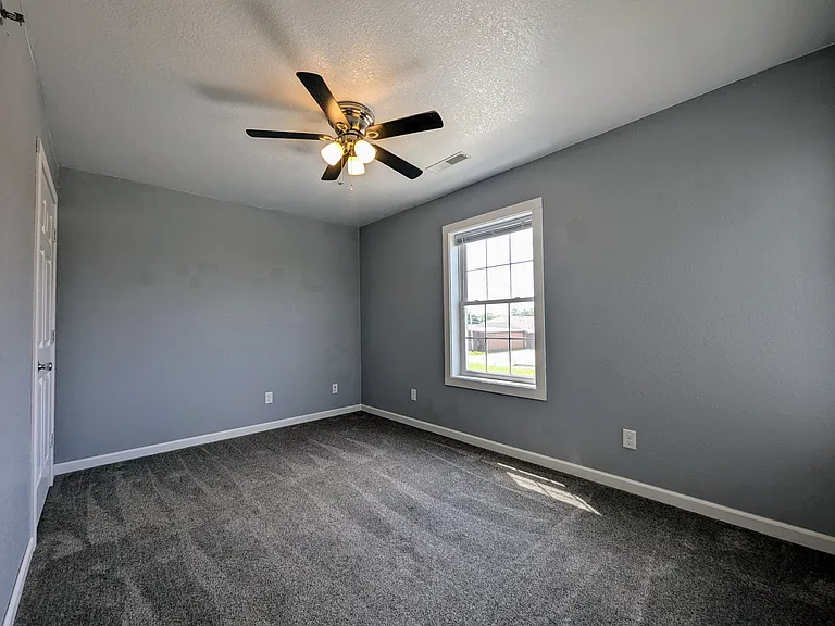 1319 B Ave W #26 — Photo 10