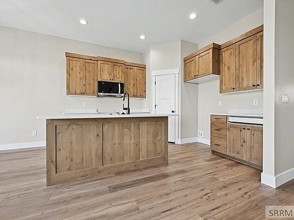 3rd image of 1021 Montezuma St