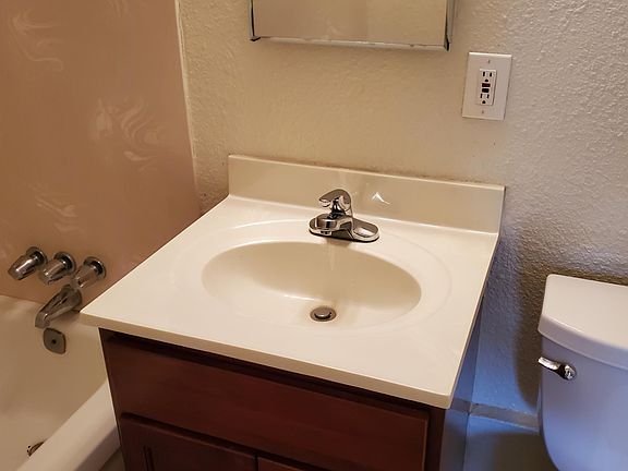 4th image of 613 Maple St APT 4