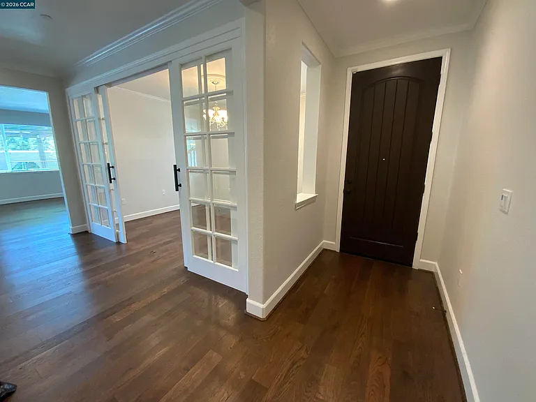 1826 Rosemary Dr — Photo 2