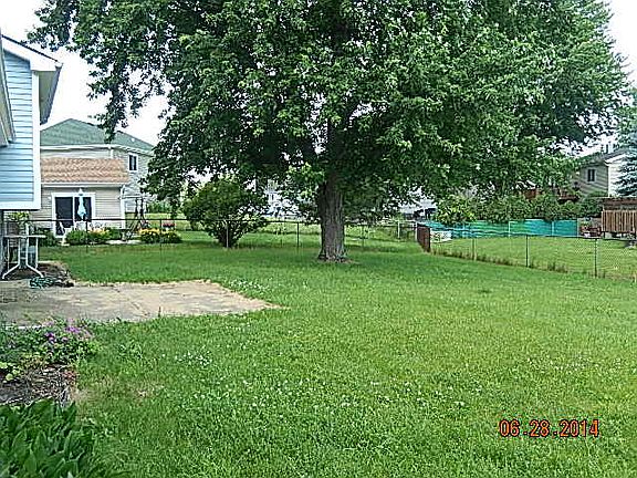 2nd image of 423 Woodhollow Ln