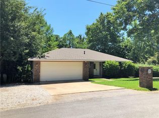 2 Benwick Ln, Bella Vista, AR 72714
