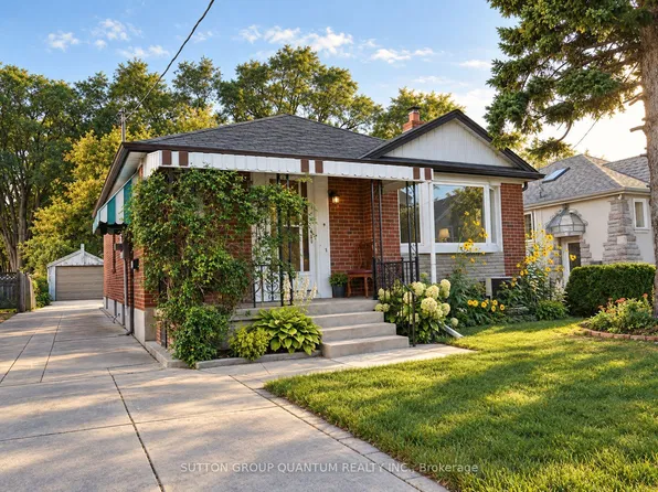 74 Cannon Rd, Toronto, ON M8Y 1S1