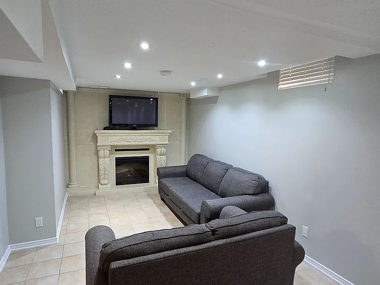 19 Rory Rd #LOWER — Photo 2