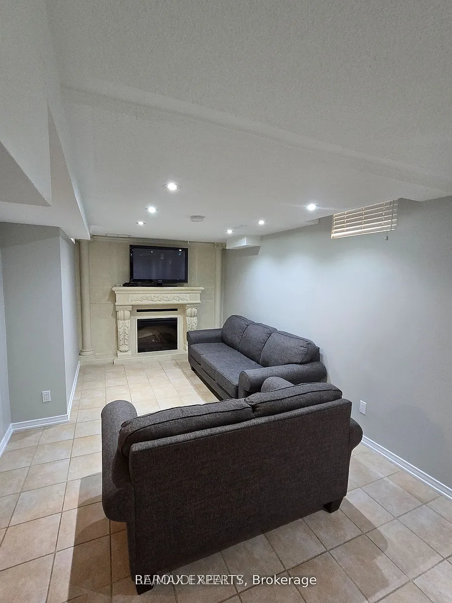 Building Photo - 19 Rory Rd #LOWER