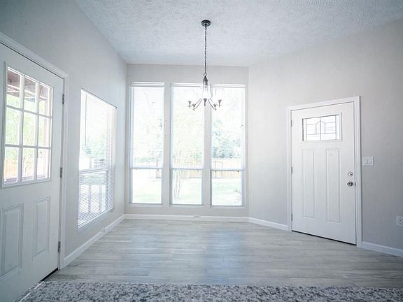 5th image of 31019 Sweetbriar Ln