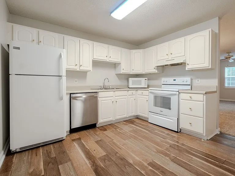 100 Woodstone Dr #27 — Photo 6