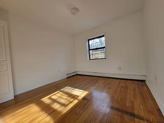 Rented by Premier Metro Realty Corp | media 19