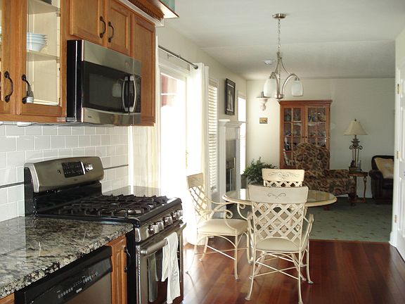 5th image of 186 Regency Dr