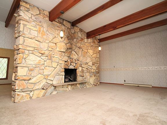 4th image of 8833 Sheffield Ct