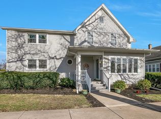 809 Warner Ave, Lemont, IL 60439