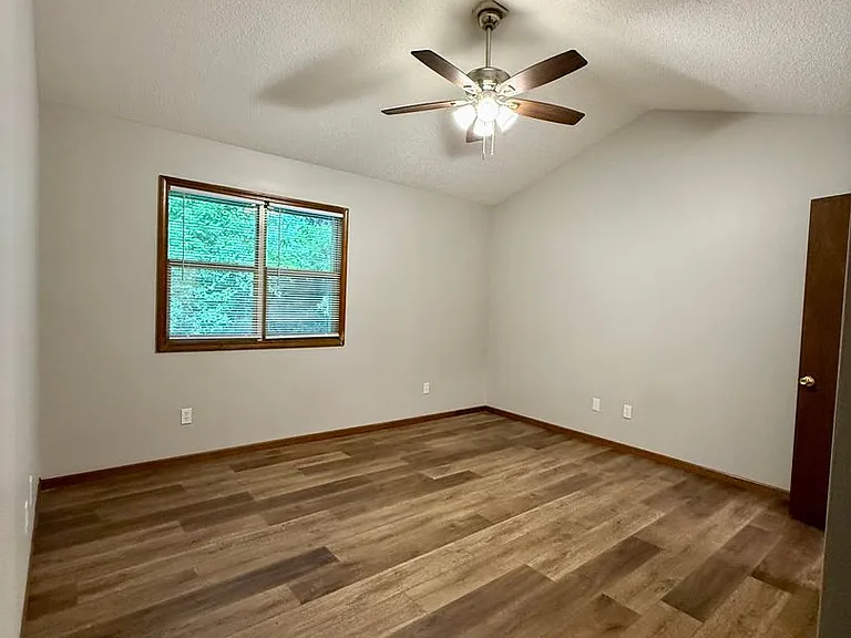 714-716 Republic Dr — Photo 13