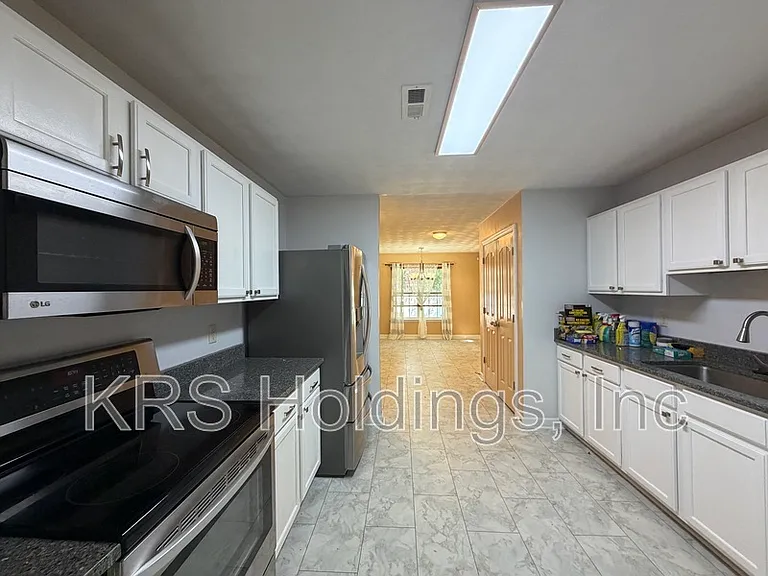 1129 Hampton Ave — Photo 4
