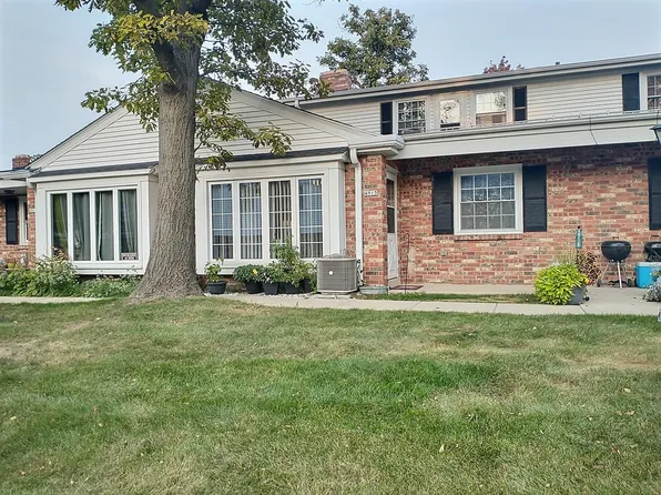 4915 W Colonial Ct #45, Greenfield, WI 53220