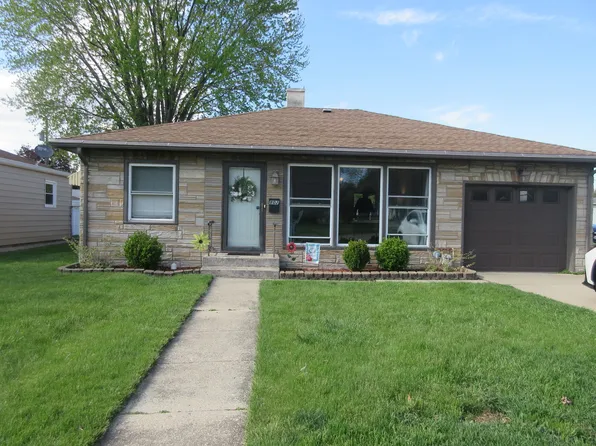 802 W 11th St, Sterling, IL 61081