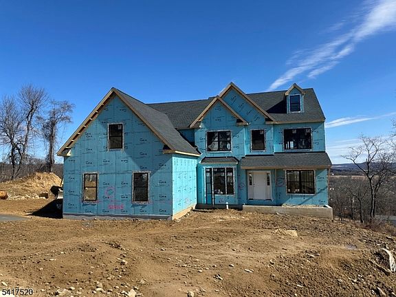 3rd image of 6 Spring Ct