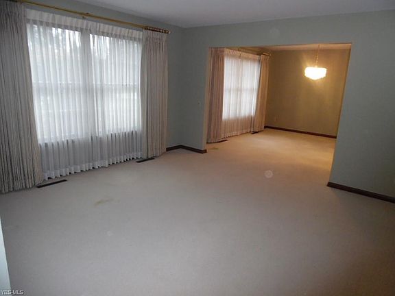 3rd image of 128 Seneca Dr