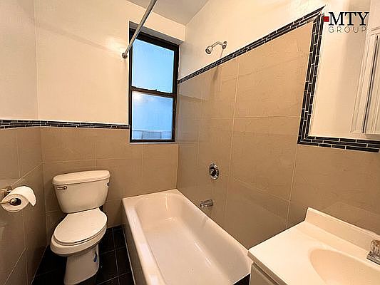 4th image of 155 E 52nd St #3OK