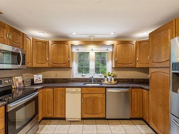 5th image of 453 Shawsheen Ave
