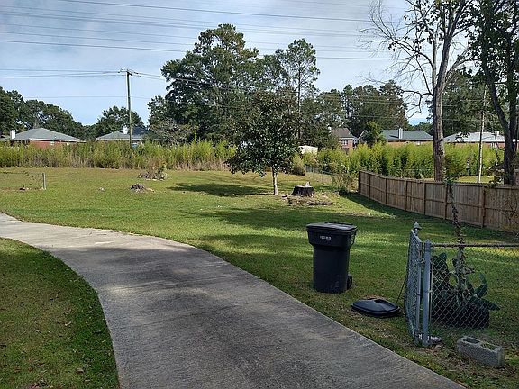 3rd image of 402 Lamar Ave
