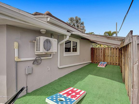 5th image of 470 SE 4th Court
