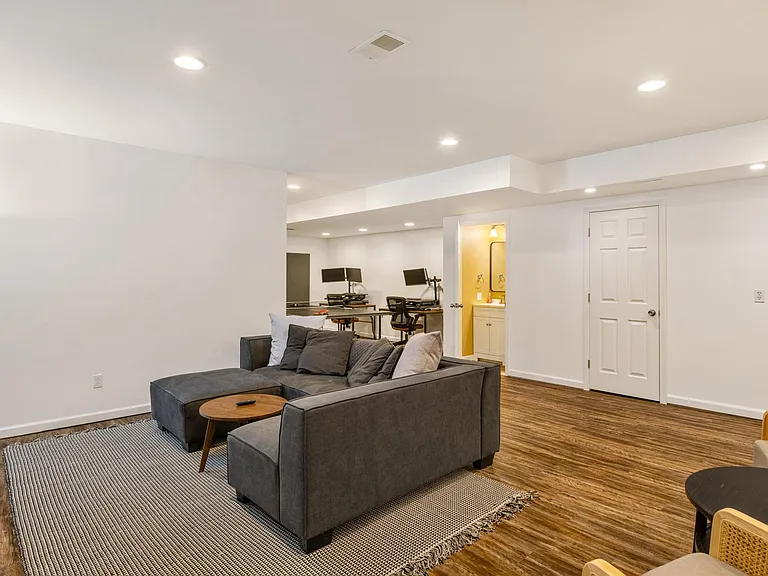 1181 Davis Ave — Photo 39