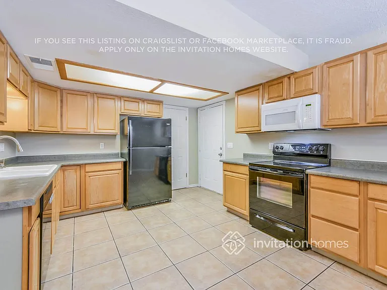705 N Pine St — Photo 6