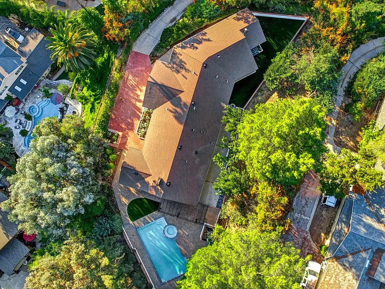 4732 Del Moreno Dr — Photo 40