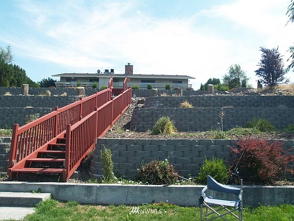 5th image of 2624 W Marina Drive