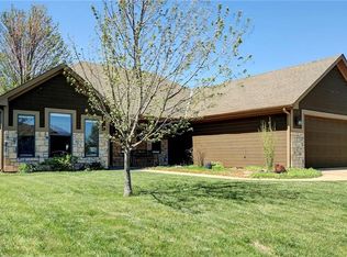 704 SW Bobcat St, Oak Grove, MO 64075