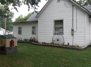 431 S 10th St, Marshall, IL 62441