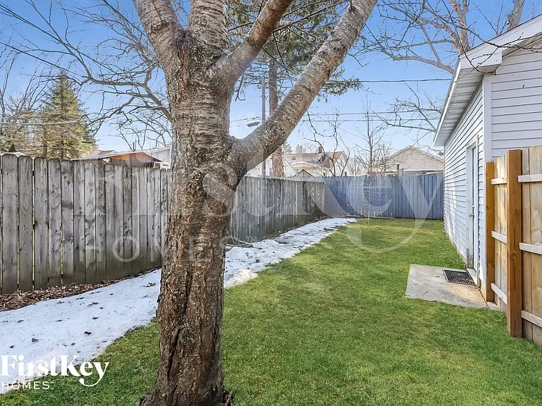 1102 Shoreland Ct — Photo 14