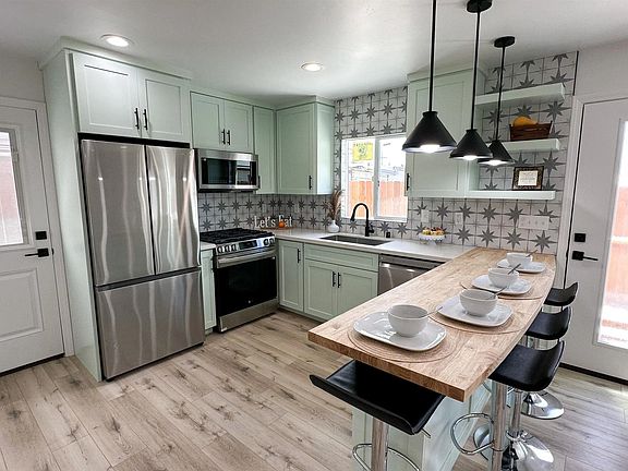 4th image of 3611 1/2 46th St