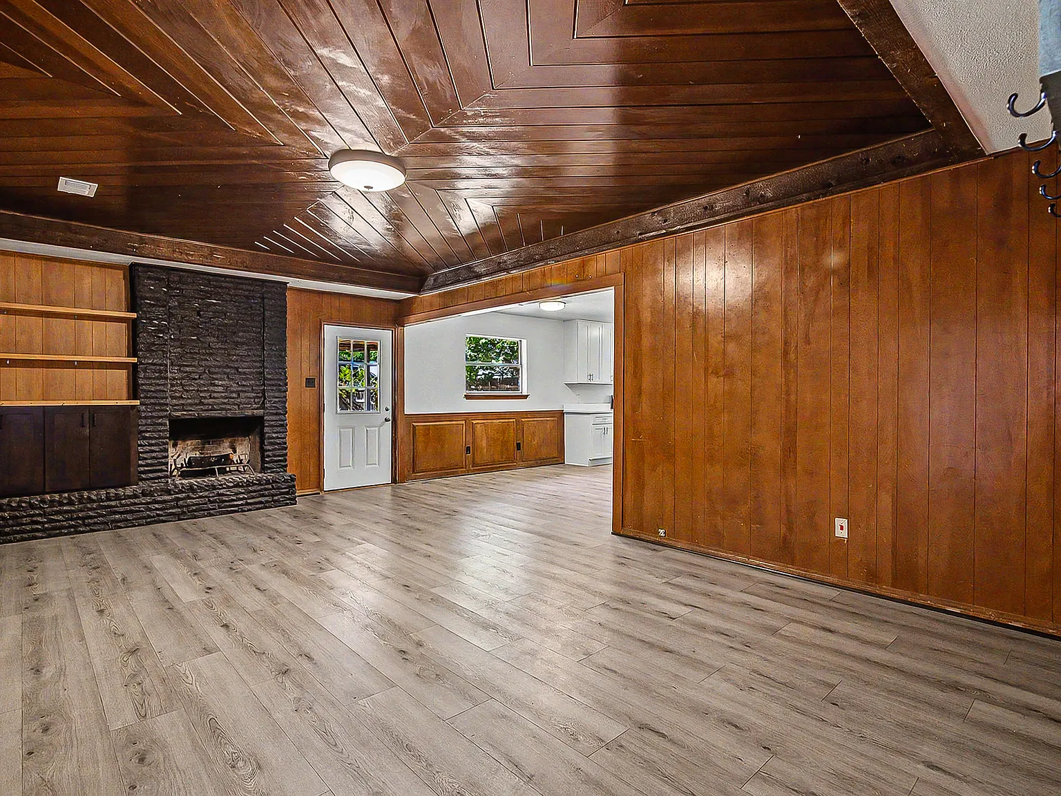 4 bed, 1400 sqft, $1,895 — Photo 2