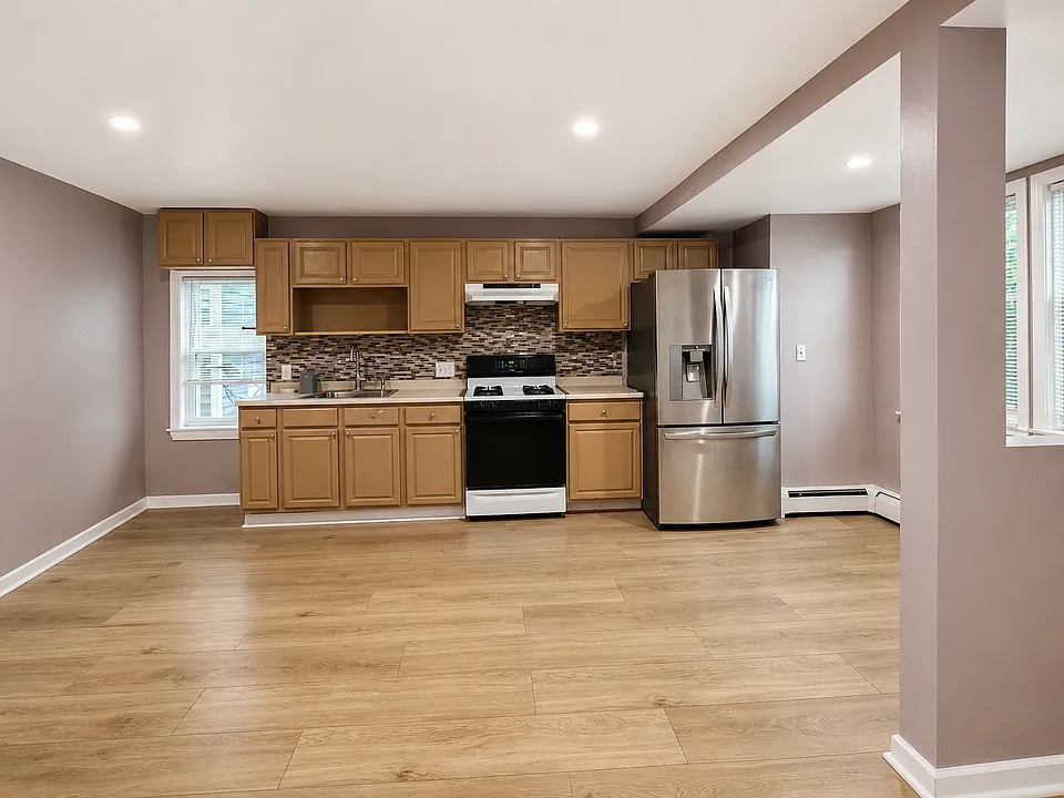 128 Trenton St #3