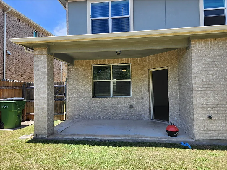 1041 Winnsboro Loop — Photo 13