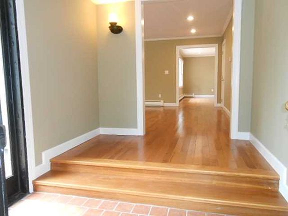 4th image of 170 Cream St