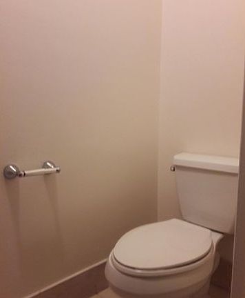 5th image of 2705 NE 9th Ave APT 212