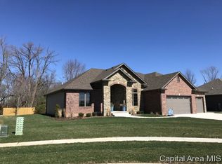 1805 Forest Gln, Chatham, IL 62629